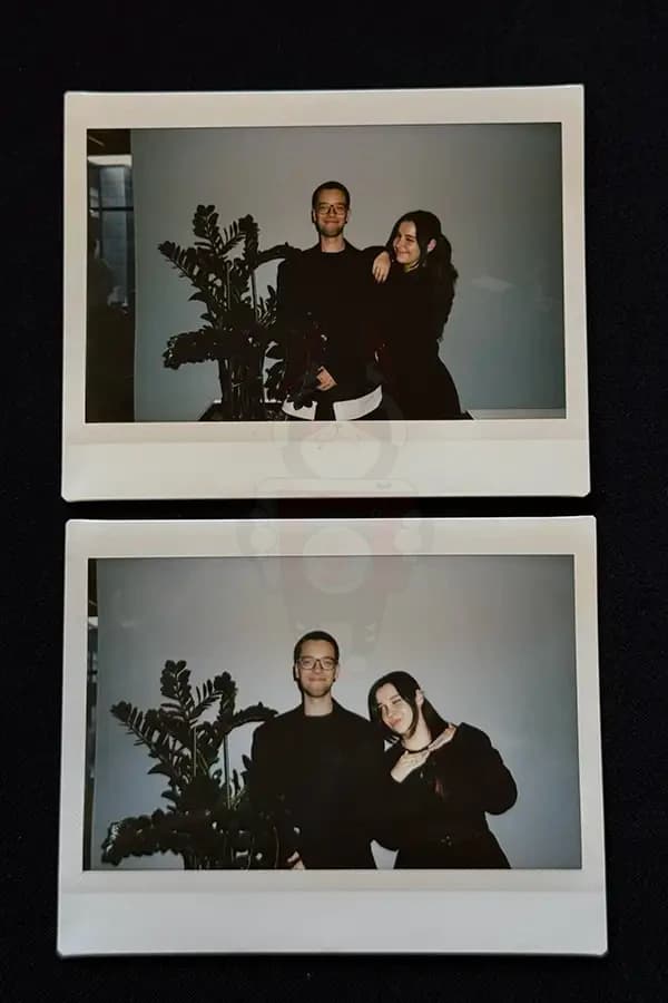 Фотография в стиле Полароид с белой рамкой и подписью