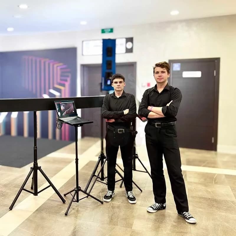 Оператор 3D-фотозоны за работой на мероприятии