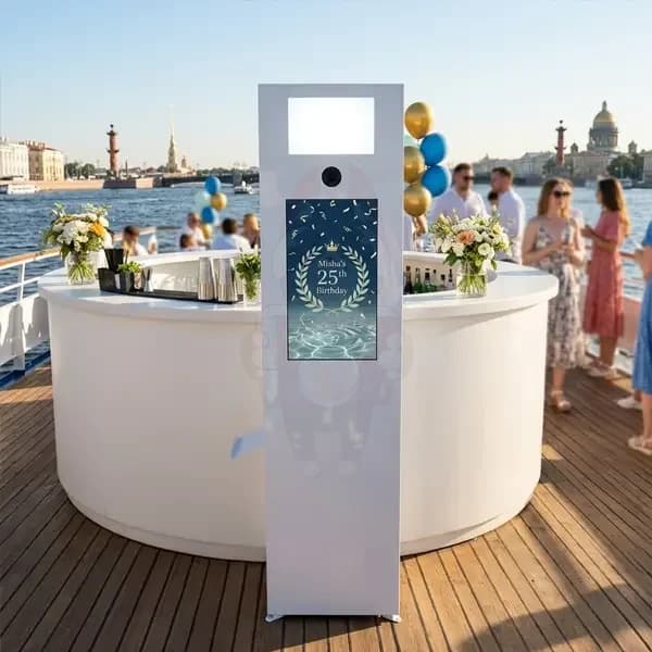 Фотобудка на день рождения с бутафорией и печатью