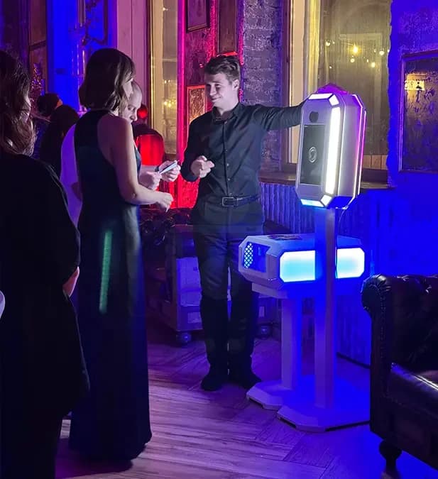 Фотобудка MixUp на свадьбе с мгновенной печатью фото