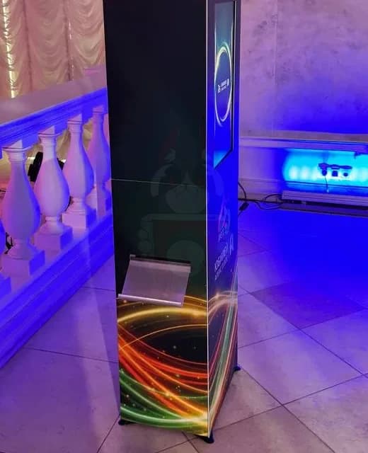 Лоток для фотографий на левой стороне брендированной Классики