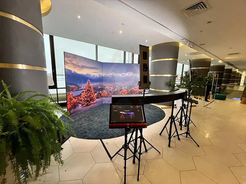 3D-фотозона с новогодним LED-фоном в холле отеля