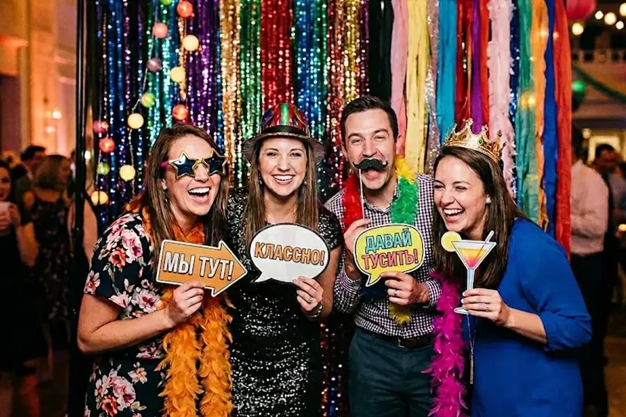 Фотобутафория на палочках для фотобудки: очки, усы, губки, таблички