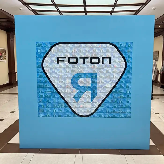 Панно фотомозаики крупным планом, фото гостей