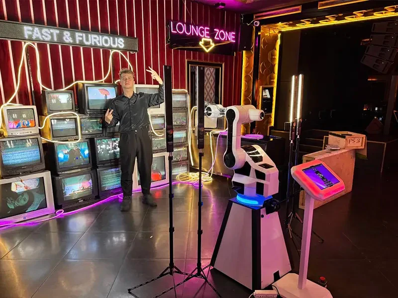 Роборука с камерой на премии