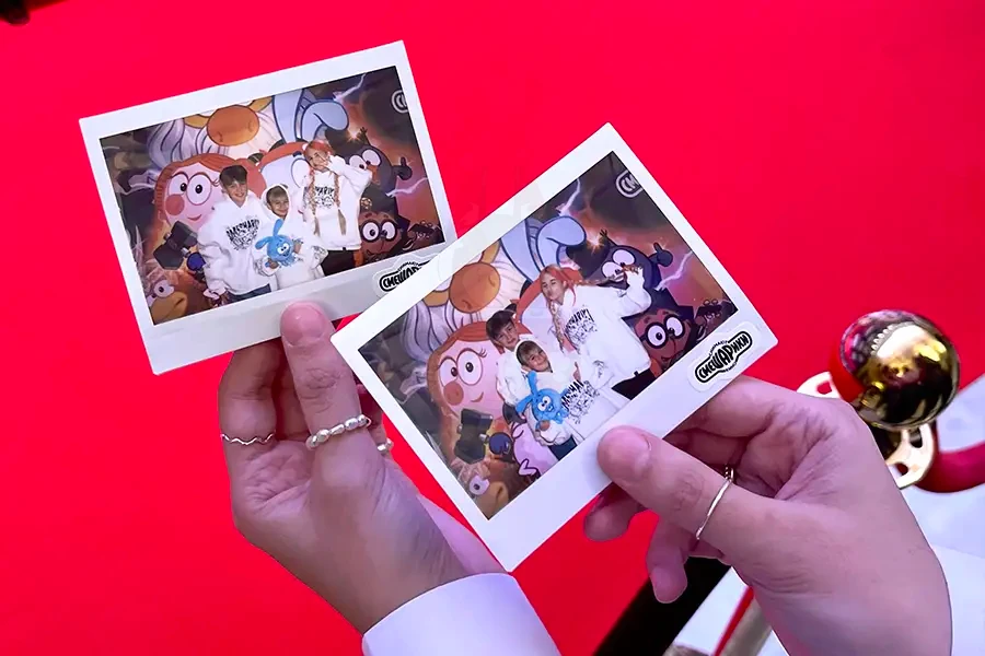 Мгновенная фотография с теплыми пленочными тонами