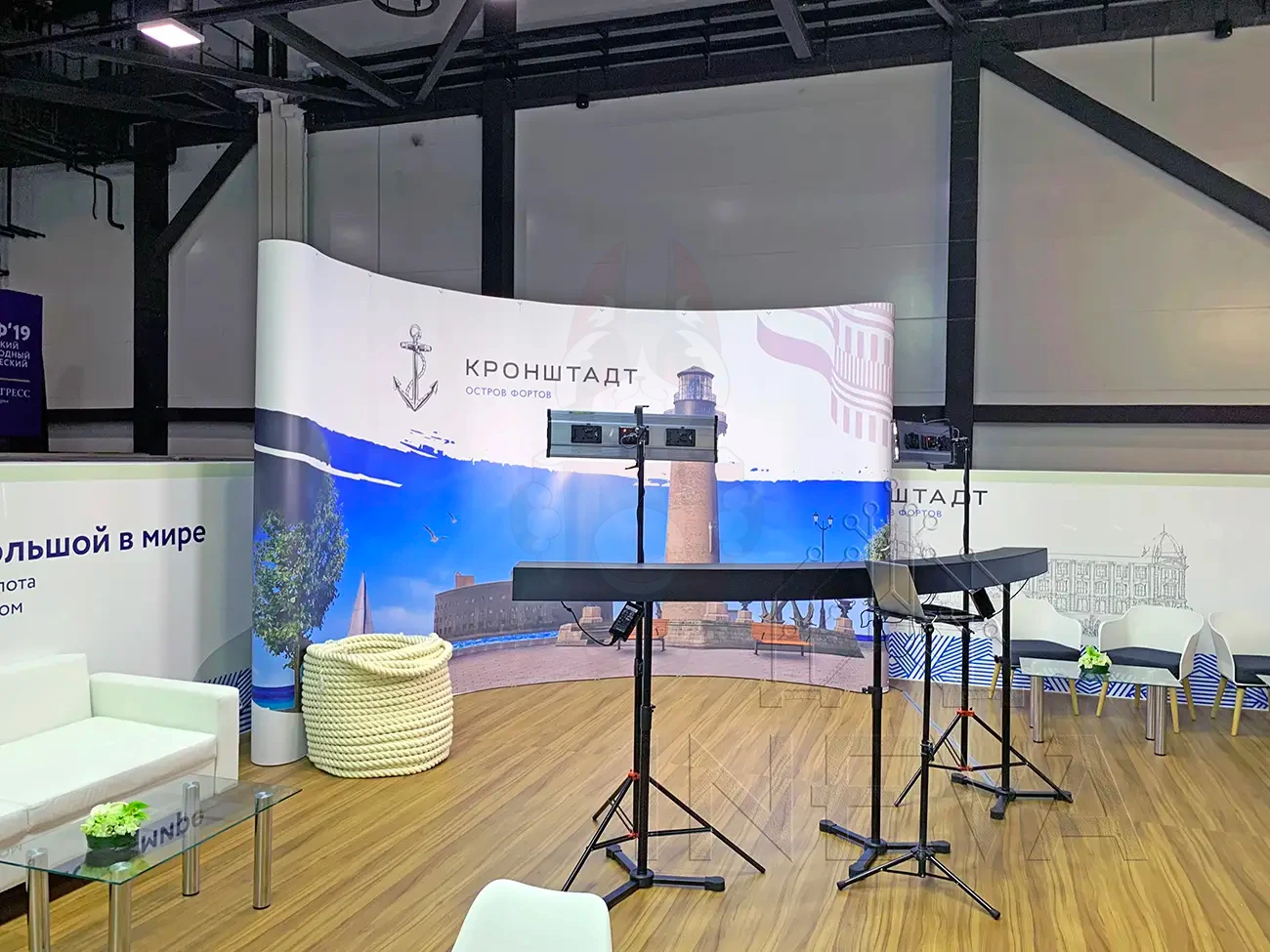 Оборудование Bullet Time на фоне брендированной стены проекта «Остров Фортов»