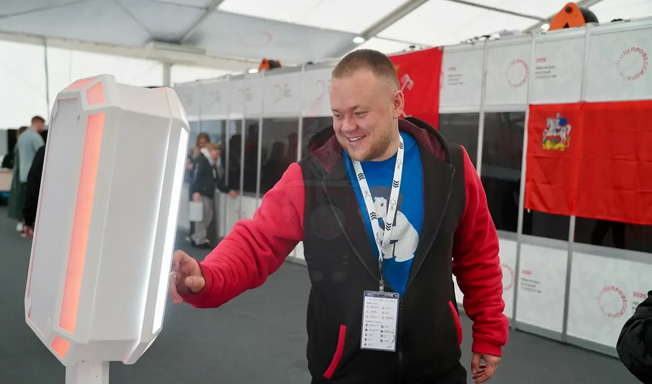 Фотостойка MixUp с нейросетью на финале Чемпионата высоких технологий 2025 в Великом Новгороде