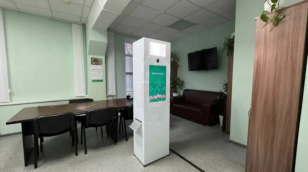 Классическая фотобудка с брендированием СМ-Клиника на праздновании 8 Марта в Санкт-Петербурге