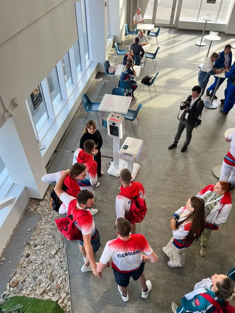 Панорама площадки Спартакиады ОСК с интерактивными зонами и фотобудкой в Северодвинске