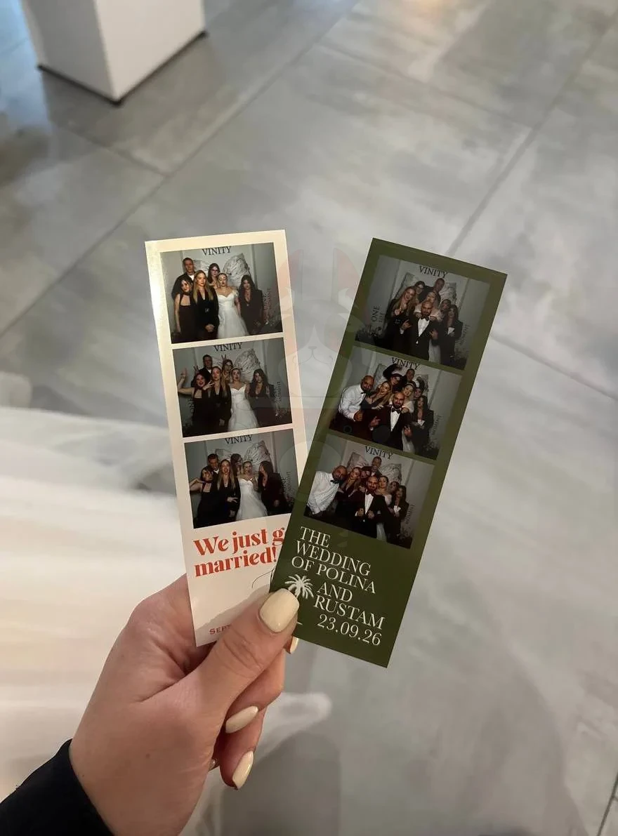 Две свадебные фотополоски 5×15 из фотобудки: белая с надписью «We just got married!» и оливковая с именами пары