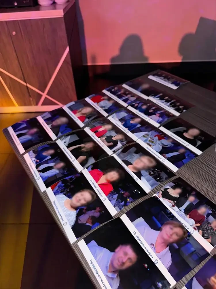 Напечатанные брендированные копии фотографий 10×15 для гостей мероприятия