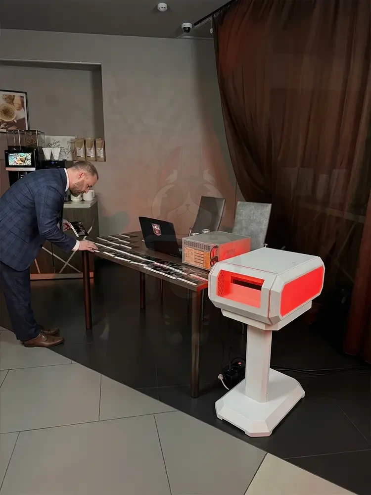 Рабочая станция оператора фотомозаики: ноутбук и термосублимационный принтер