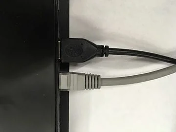 Платформа подключена к ноутбуку по USB